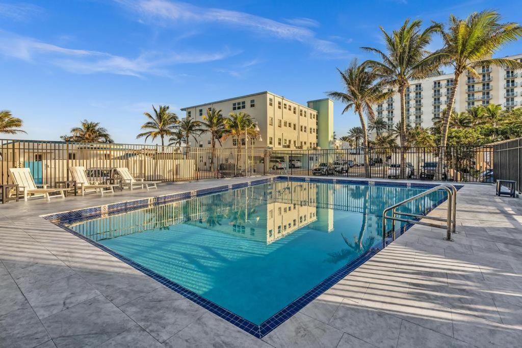 Beachfront & Pool Near Marriott Hollywood Beach Экстерьер фото
