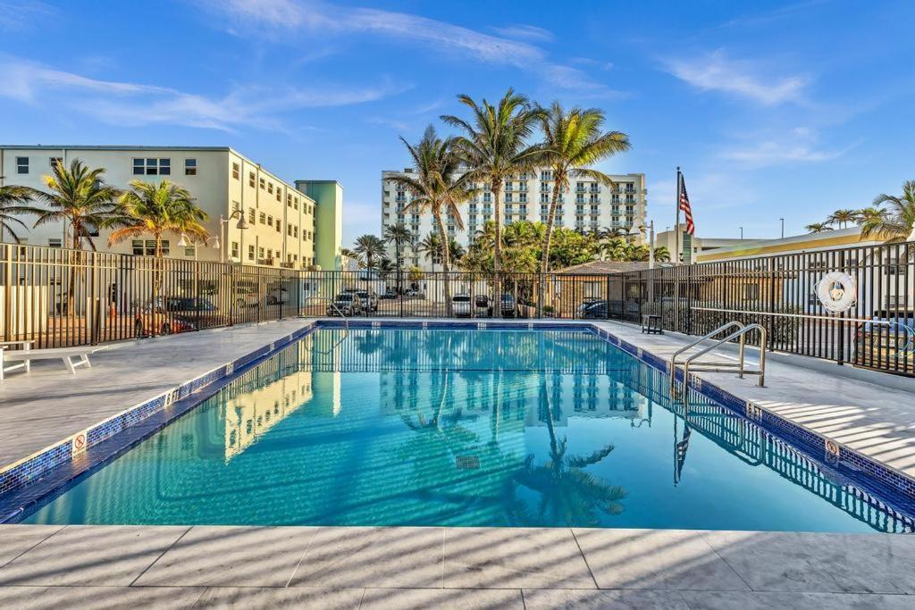 Beachfront & Pool Near Marriott Hollywood Beach Экстерьер фото