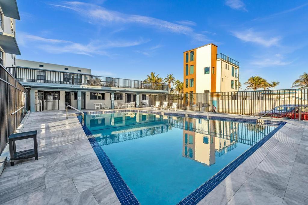 Beachfront & Pool Near Marriott Hollywood Beach Экстерьер фото